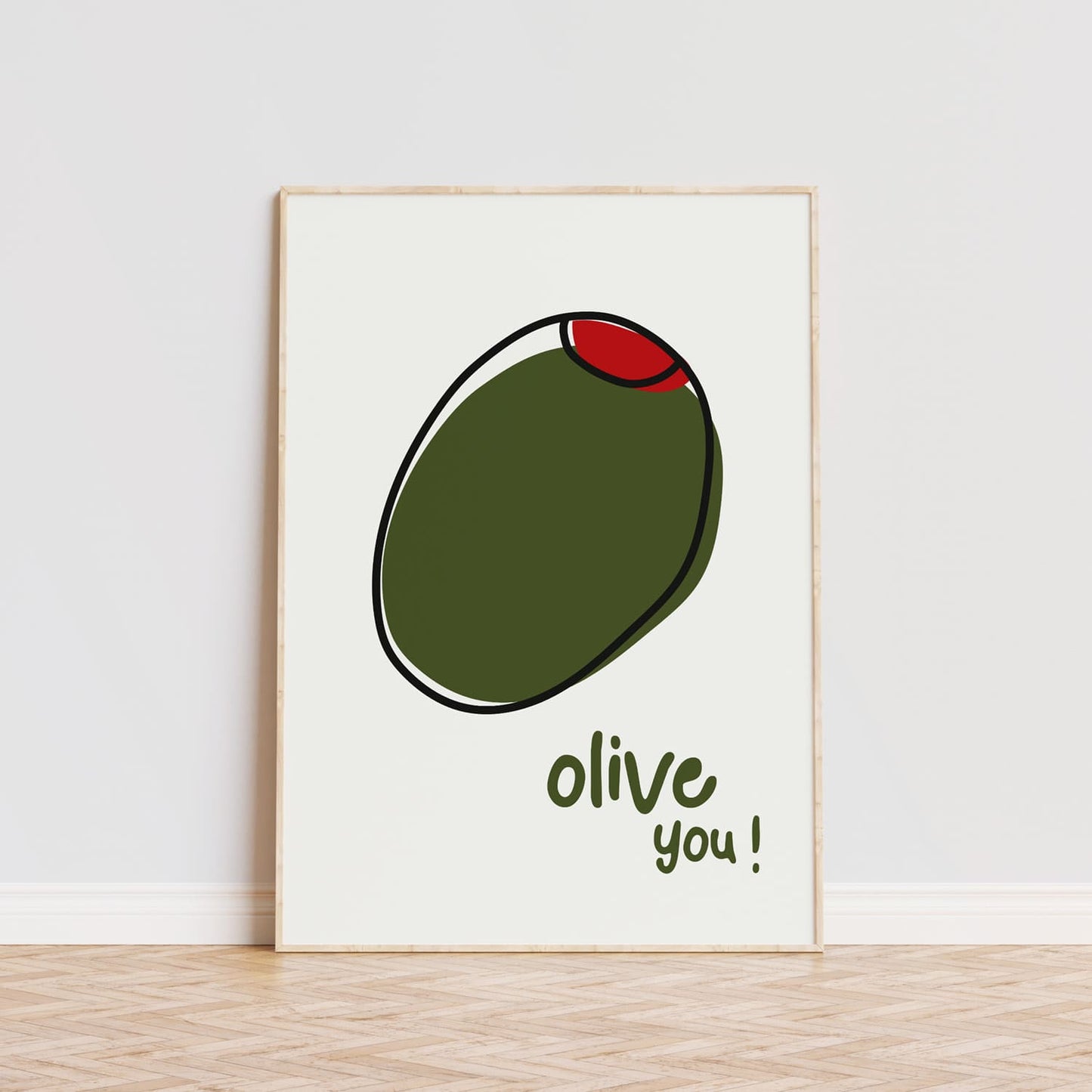 Esta lámina decorativa presenta una aceituna junto a la frase 'Olive you', con una tipografía y un diseño que combina verde oliva y rojo sobre un fondo claro. Es ideal para quienes desean añadir un toque divertido y original a su cocina o comedor. Su estilo fresco y desenfadado aporta personalidad a cualquier pared, siendo perfecta para espacios que buscan una decoración moderna y con un toque de humor. Un detalle único para transformar cualquier ambiente del hogar